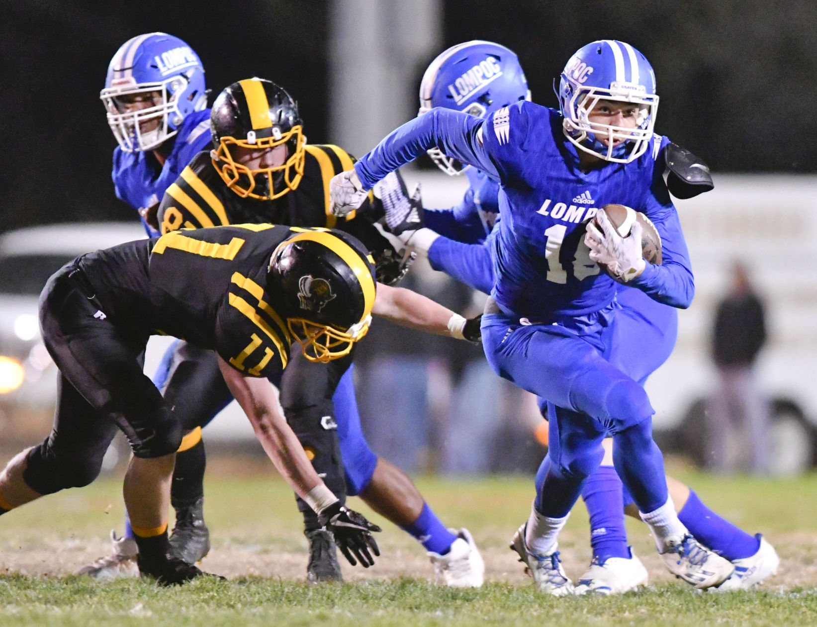 110317 Lompoc Cabrillo football 08.jpg